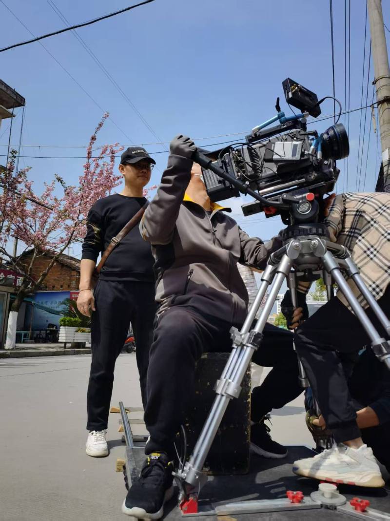凤庆县广告片拍摄：快消品牌爆款之选，网感内容适配社媒传播！